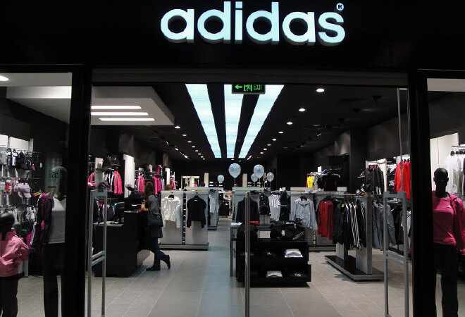 Adidas Ресейдегі 200 дүкенін жабады