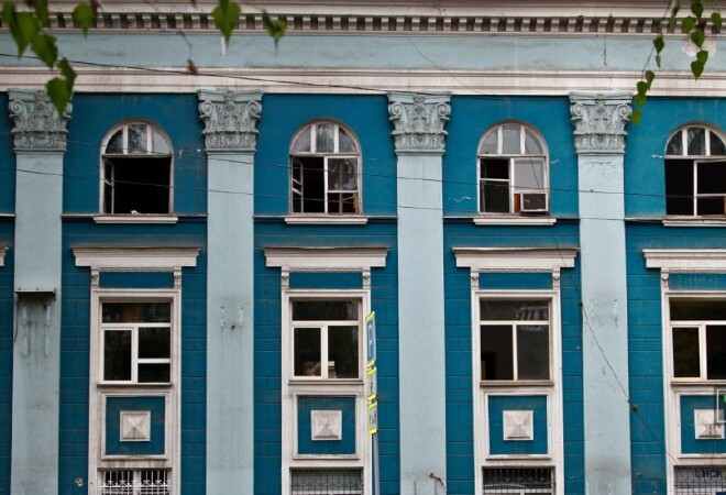 Алматы тұрғындары ескі ғимараттың сүрілуіне қарсы шығуда