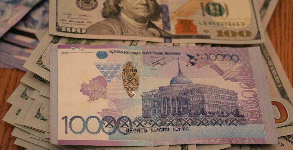 Күндізгі сессия қорытындысы: доллардың ресми бағамы 351,90 теңге