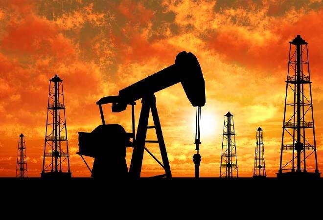 Oil price dips below $33 per barrel