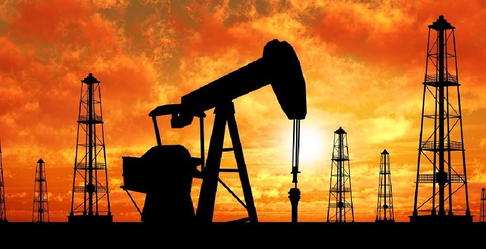 Oil price dips below $33 per barrel