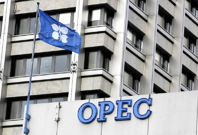 Если страны-экспортеры не снизят добычу нефти, она подешевеет до $18