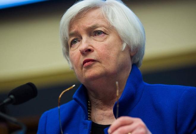 Fed Signals Caution on Rates