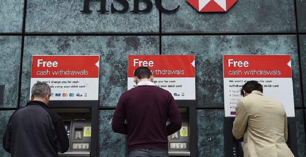 Europe's Biggest Bank Cuts Pay for Top Managers