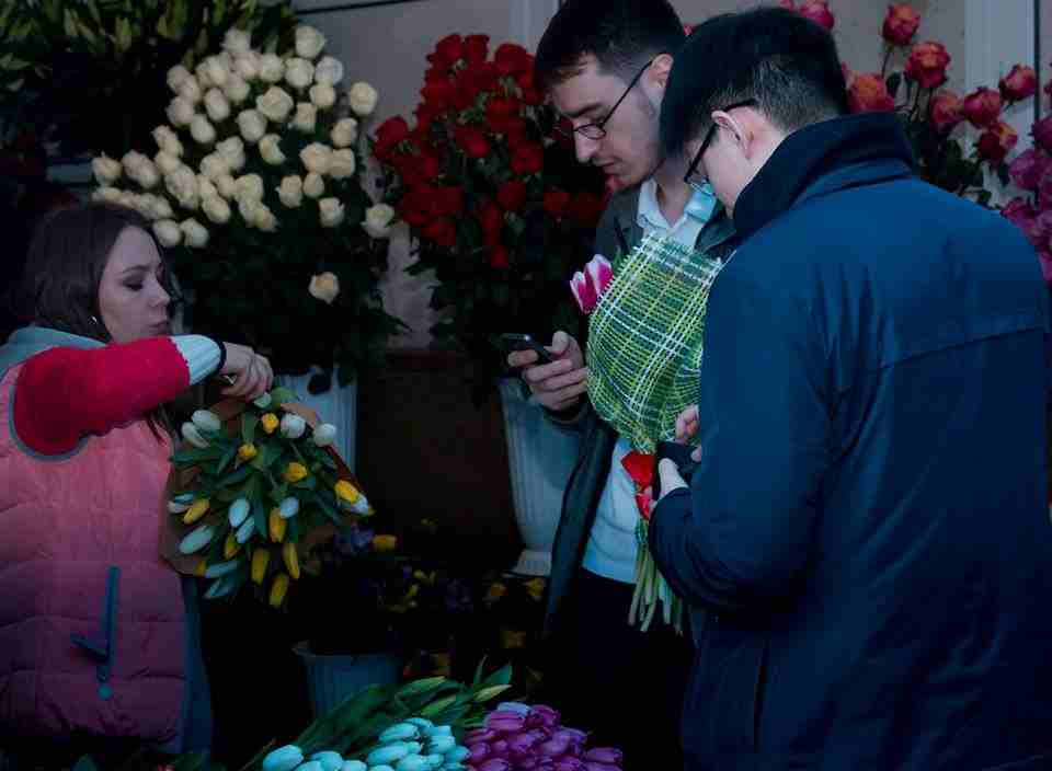 Анита Блондтың қатысуымен «Махаббат қонақ үйі» порно фильмін көріңіз.