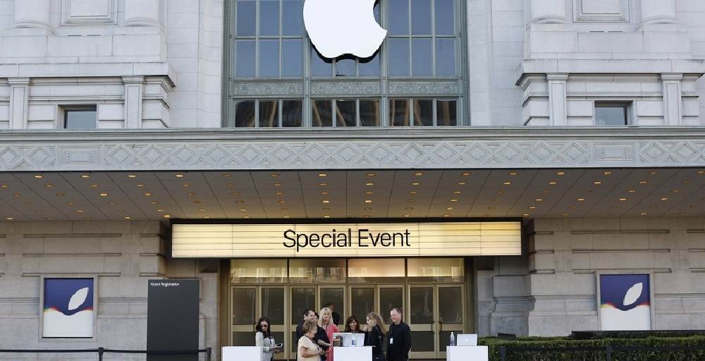 Apple to Debut Smaller iPhone