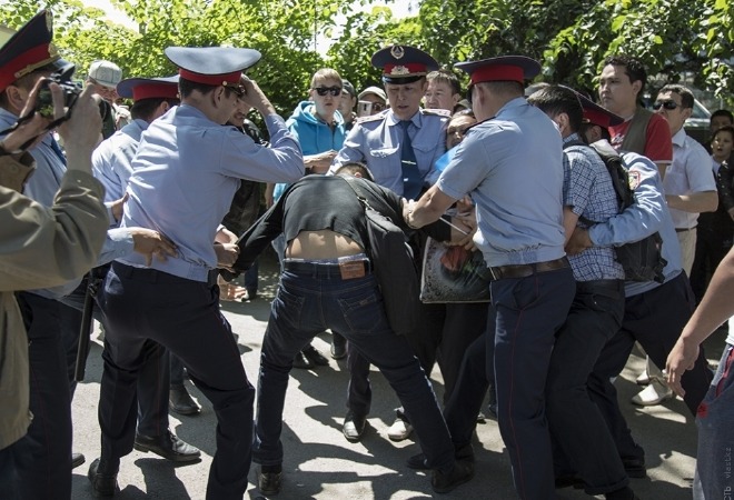 ҰҚК: Төлешов билікті басып алу үшін жерге қатысты митингтерді ұйымдастырған