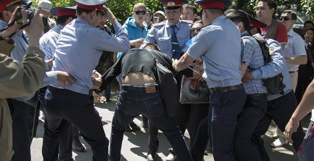 ҰҚК: Төлешов билікті басып алу үшін жерге қатысты митингтерді ұйымдастырған