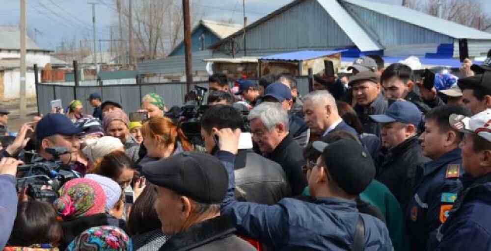 Сапарбаев өзен маңында зәулім үйлер тұрғызған дәулетті отбасылардан тәубеге келулерін сұрады