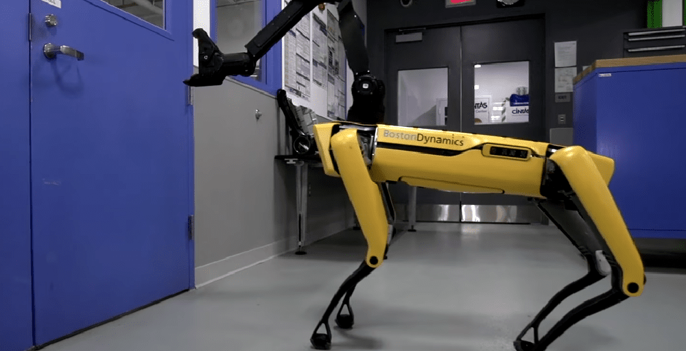 Boston Dynamics роботтарына адам әрекетіне қарсы тұруды үйретті