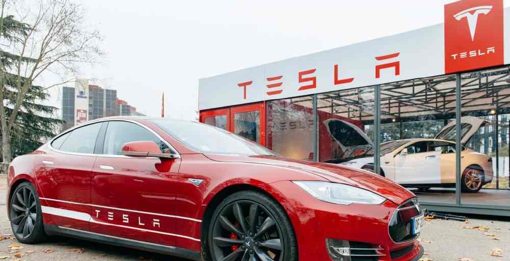 Tesla акциялары 8 пайызға төмендеді