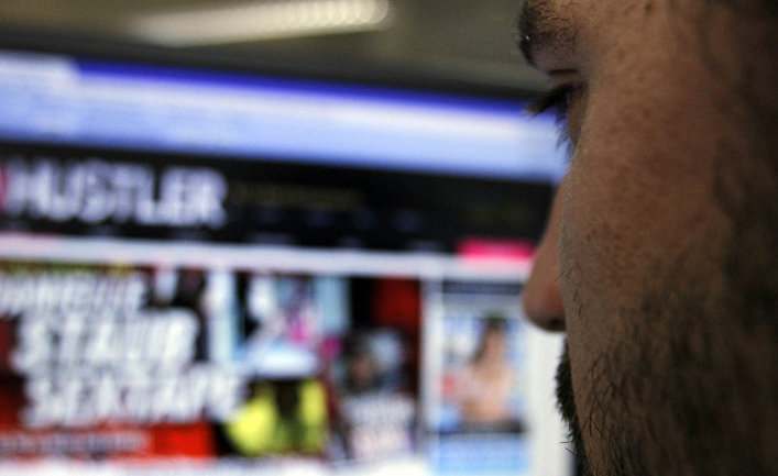 Ер адам қаладағы ең жақсы екі шлюхты трахает