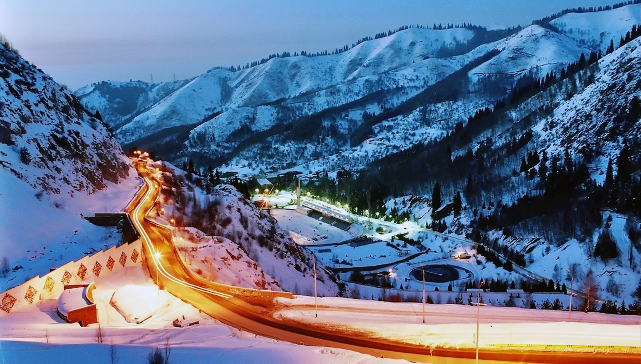 Олар әйелі мен күйеуін итермелейді