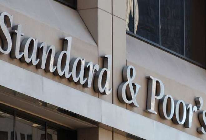 S&P екі банктің рейтингін төмендетті