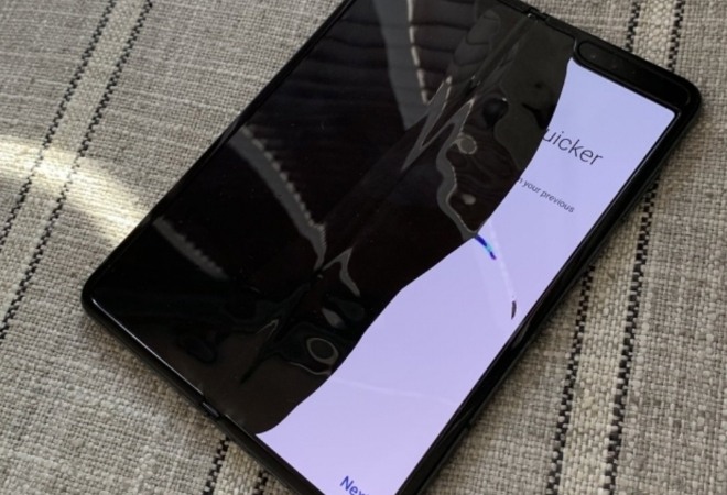 Жиналмалы Galaxy Fold алғашқы күннен сына бастады