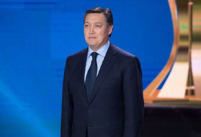 Асқар Мамин алғашқылардың бірі болып дауыс берді