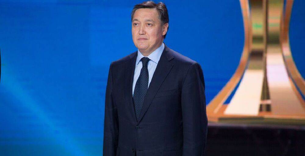 Асқар Мамин алғашқылардың бірі болып дауыс берді