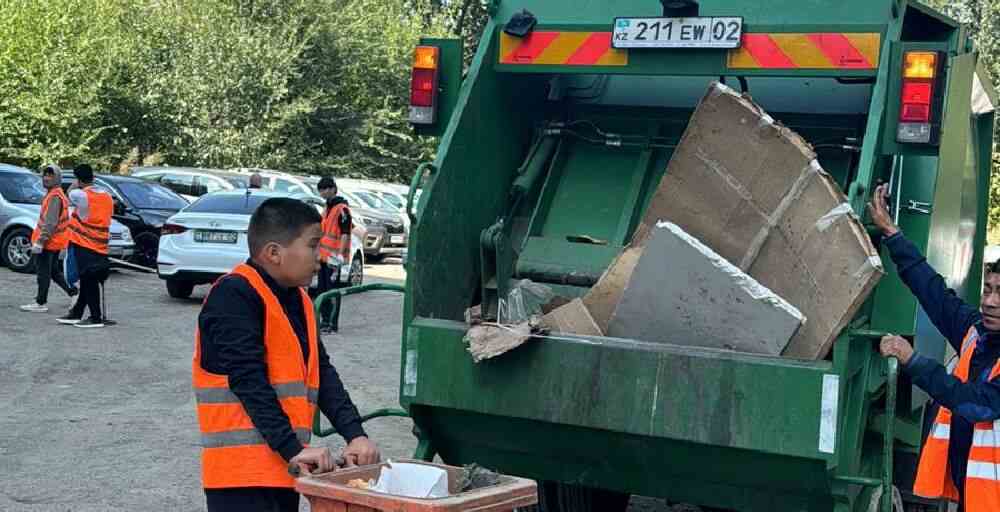 Алматыда қалалық сенбілікте 130 тонна қоқыс жиналды