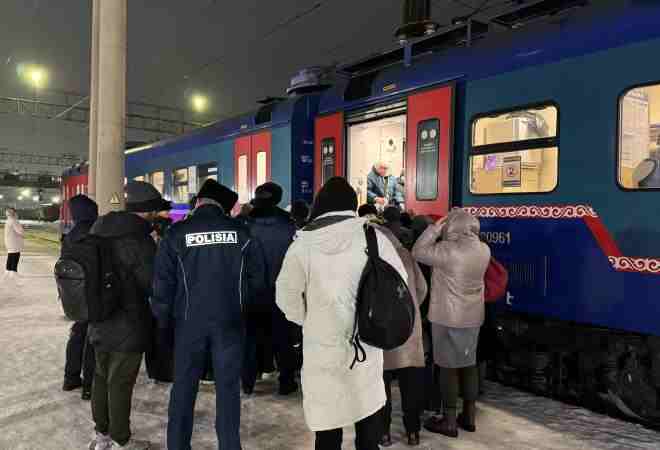 Төрт өңірде жолдың жабылуына байланысты  шамамен 400 адам пойыздарымен  тасымалданды