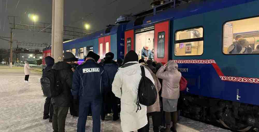 Төрт өңірде жолдың жабылуына байланысты  шамамен 400 адам пойыздарымен  тасымалданды