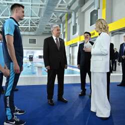 Президент посетил спортивный центр QazSwimAcademy