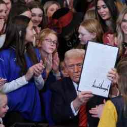 «Әйелдер спорты тек әйелдерге арналады». Трамп жаңа жарлыққа қол қойды