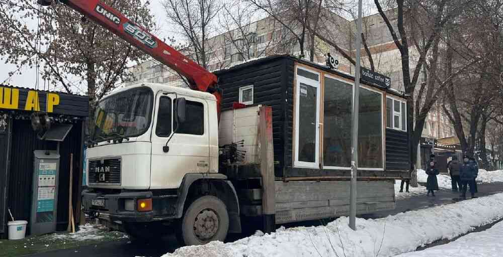 В Алматы идет кампания по ликвидации объектов уличной торговли