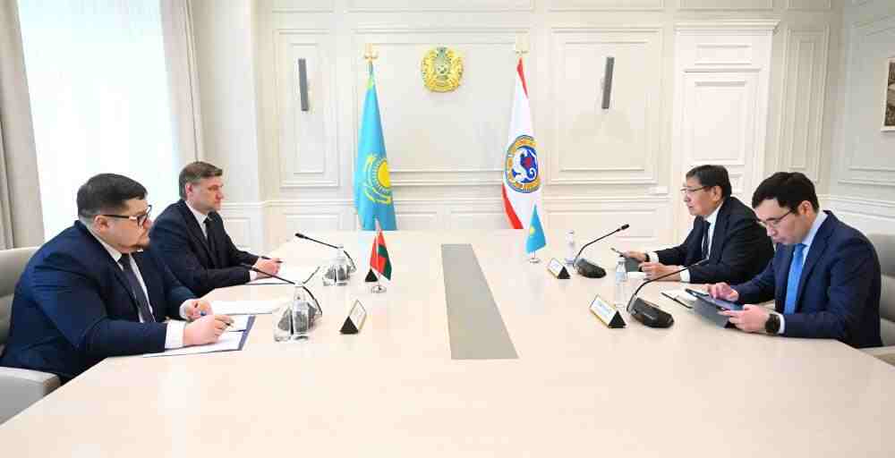 Алматы әкімі Ерболат Досаев Беларусь елшісі Алексей Богдановпен кездесті