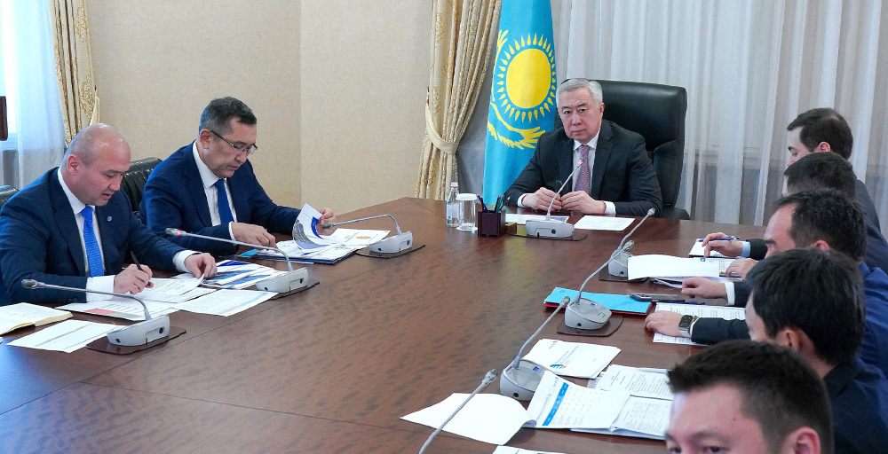 Үкіметте автожол және теміржол инфрақұрылымын дамыту жобалары қаралды