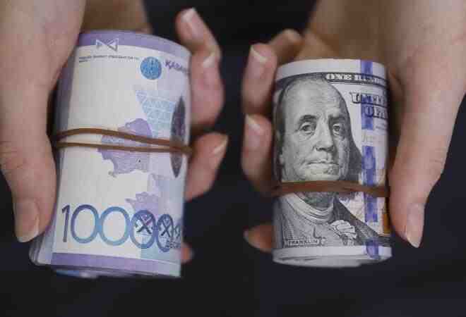 Девальвационные ожидания казахстанцев достигли новых антирекордов