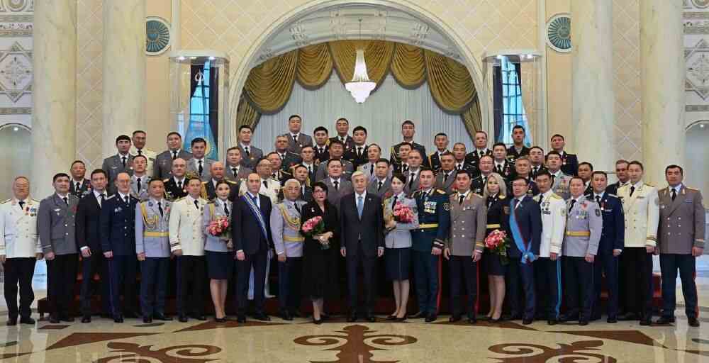 Президент мемлекеттік наградалар мен әскери атақтарды табыстады