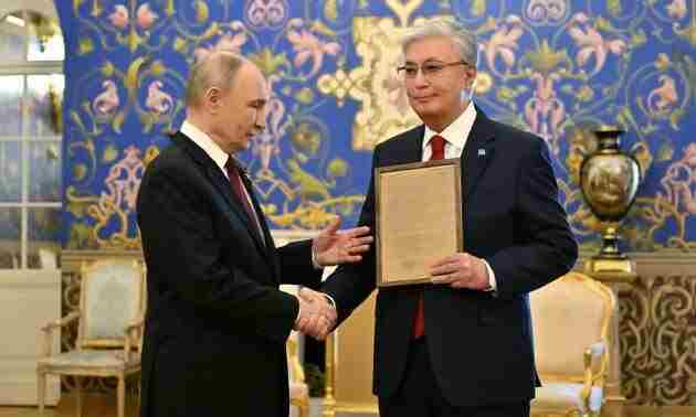 Ресей Президенті Қ.Тоқаевқа әкесіне арналған наградалық парақты табыстады  
