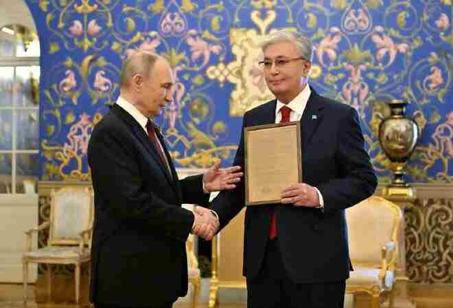 Ресей Президенті Қ.Тоқаевқа әкесіне арналған наградалық парақты табыстады  