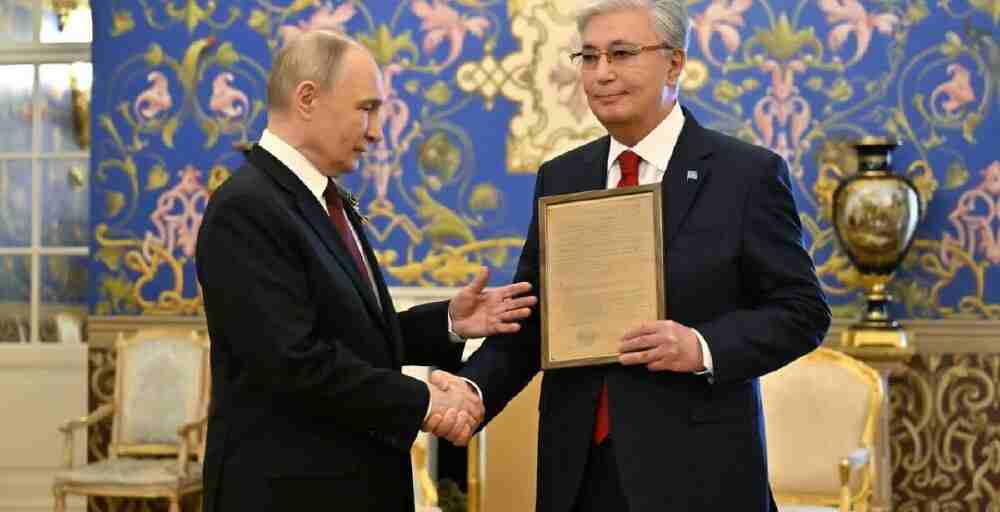 Ресей Президенті Қ.Тоқаевқа әкесіне арналған наградалық парақты табыстады
