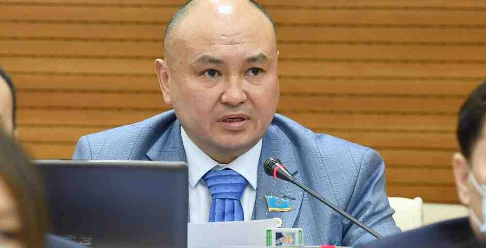 Бюджеттің 5 млрд теңгесі құмға сіңіп жатыр – депутат Ерлан Саиров
