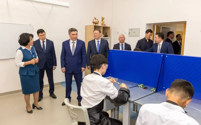 Олжас Бектенов Қостанай облысындағы білім беру нысандарына барды 