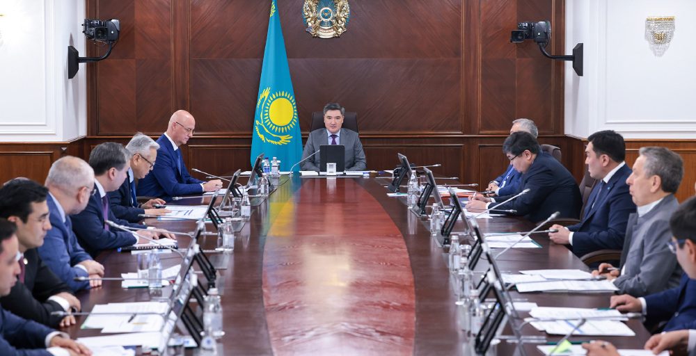 Бектенов металлургия мен мұнай химиясы салалары бойынша кеңес өткізді