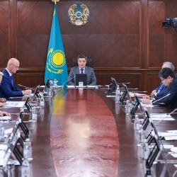 Бектенов металлургия мен мұнай химиясы салалары бойынша кеңес өткізді