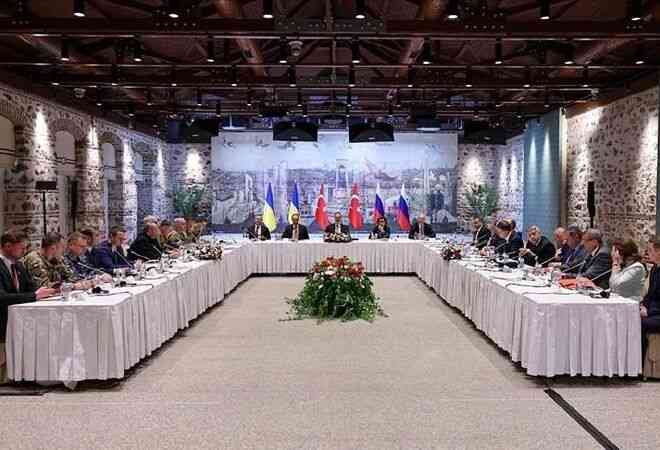 Түркия, Ресей және Украина бейбіт келіссөз жасау үшін Стамбұлда бас қосты