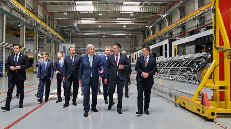 Президент Stadler Kazakhstan зауытымен танысты