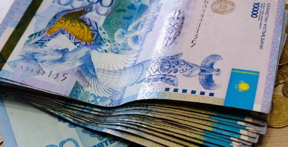 Минимальную зарплату повысят в Казахстане с января 2026 года