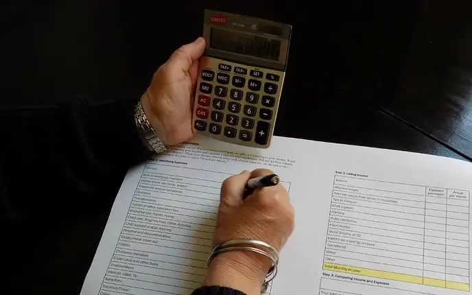 Колледж есепшісі 243 млн теңгені жеке шотына аударған   