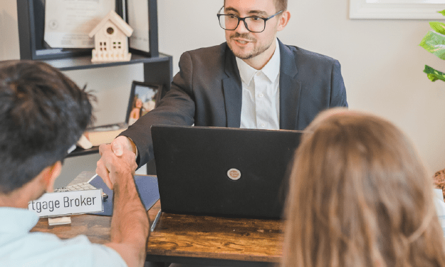 В банках Казахстана создадут подразделения по защите прав клиентов