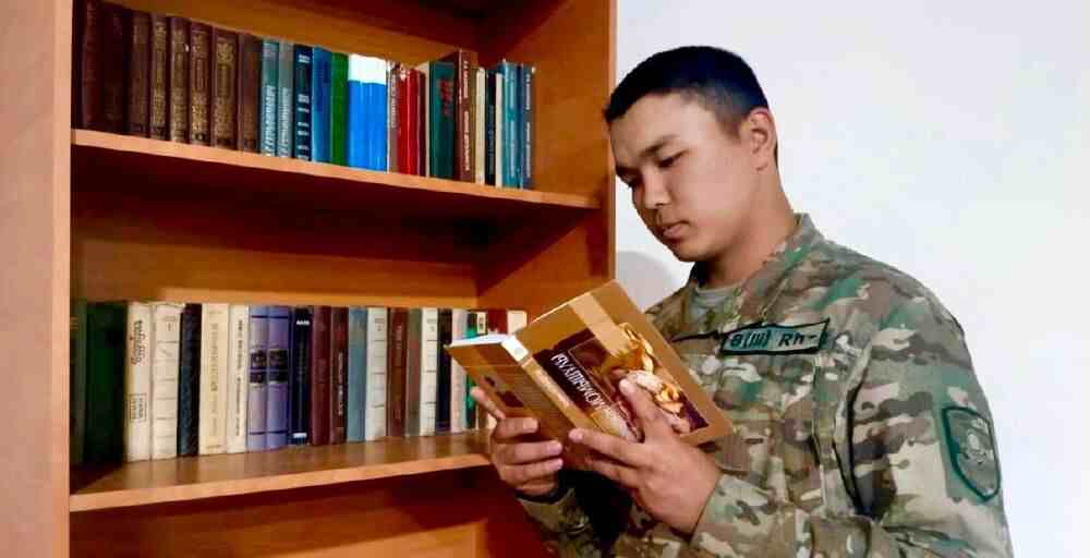 Қалам мен қаруды қатар ұстаған ақын сарбаз 