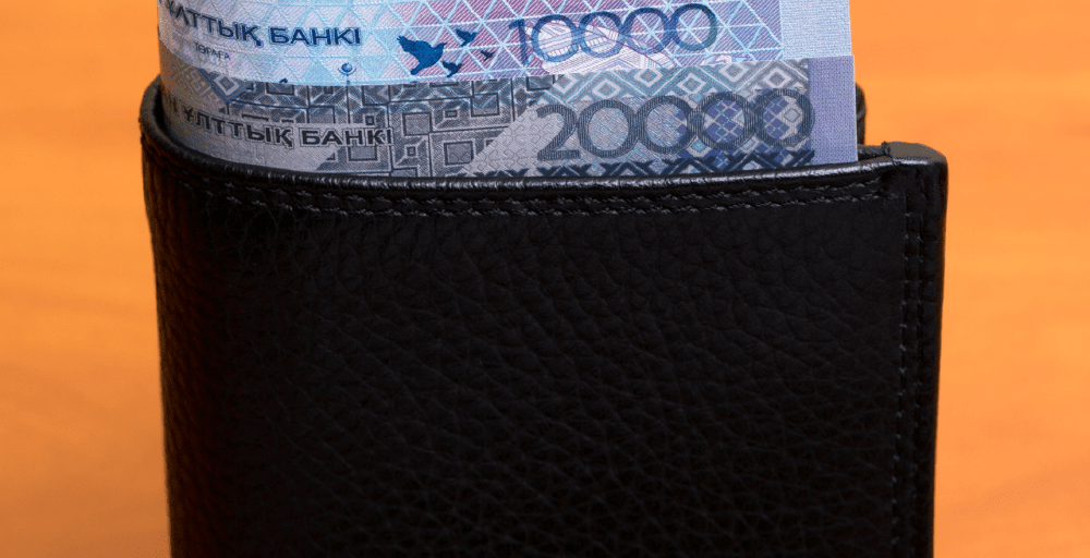 Казахстанцы продолжают брать кредиты быстрее, чем копить