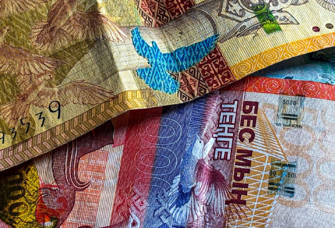 В Казахстане обновят правила снятия наличных денег предпринимателями с банка