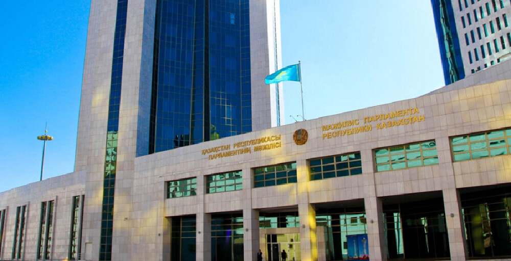 Мажилис принял в работу законопроект о банках и банковской деятельности