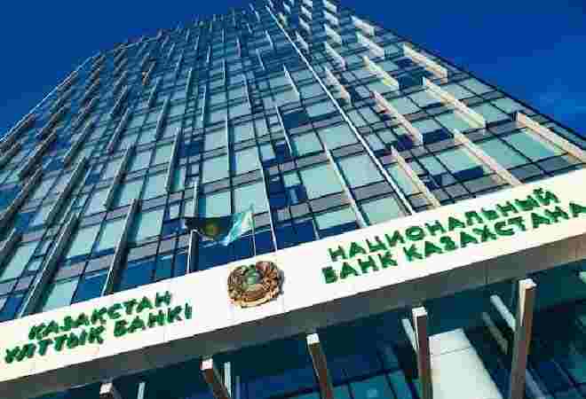 Нацбанк на 61% увеличит продажи валюты через «зеркалирование» на фоне падения тенге