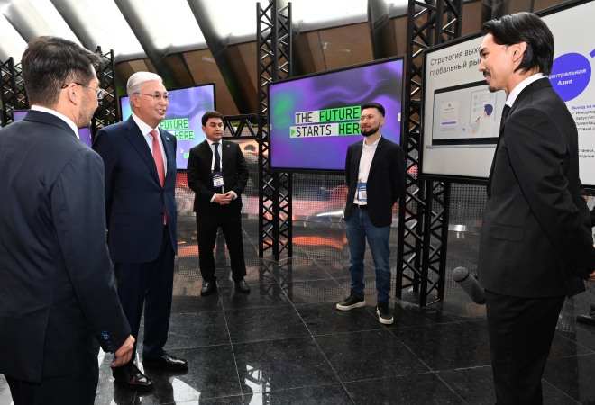 Қазақстан мен Мажарстан президенттері Alem.AI жасанды интеллект орталығына барды