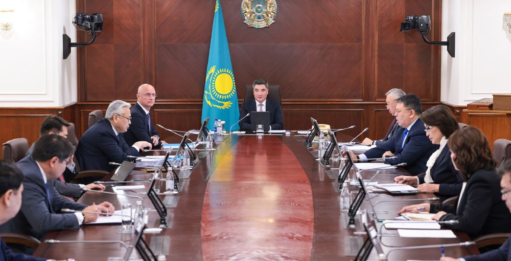 Бектенов көлеңкелі экономика үлесін төмендету үшін ЖИ енгізуді тапсырды